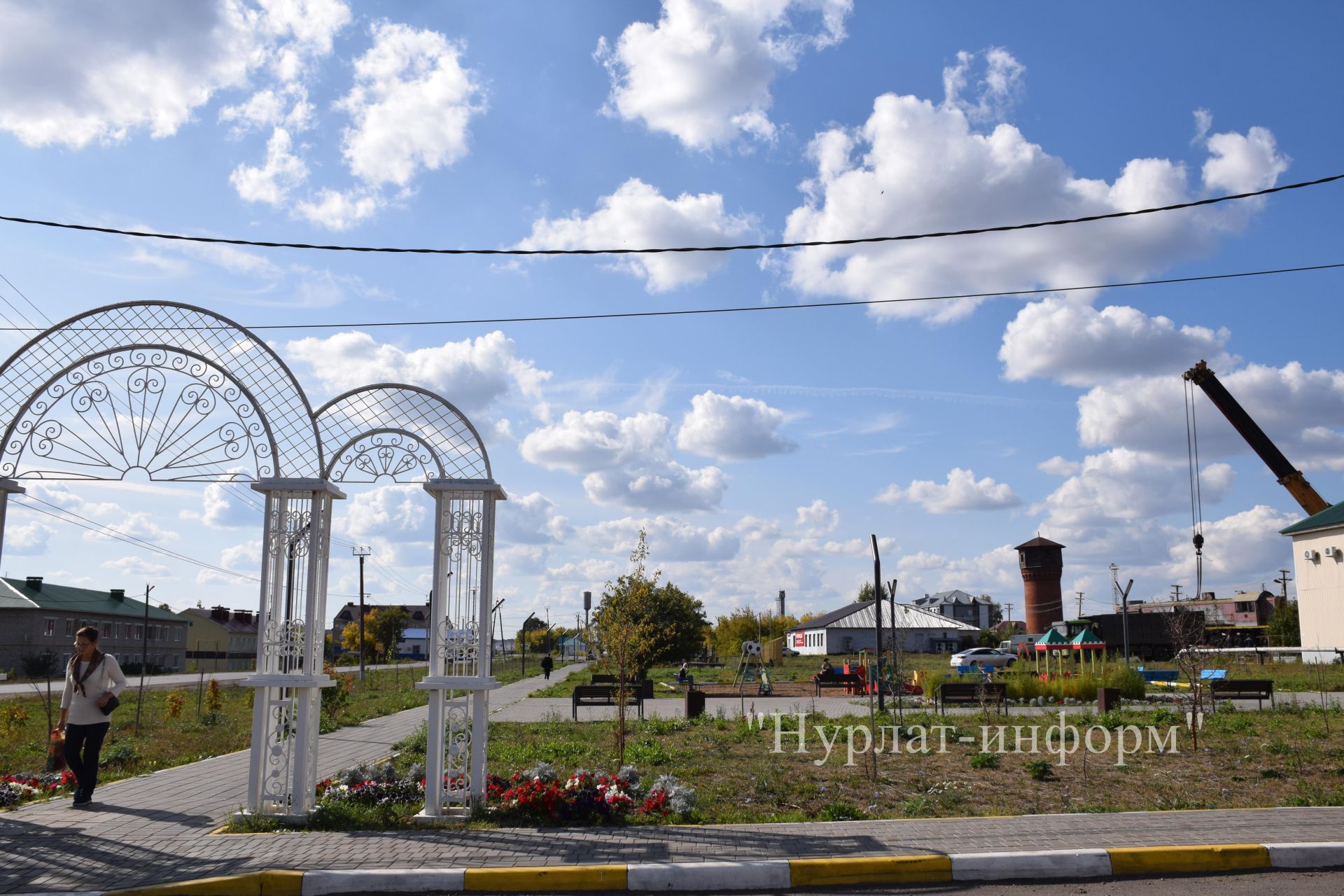 В Нурлате успешно завершена установка тепловоза в сквере железнодорожников