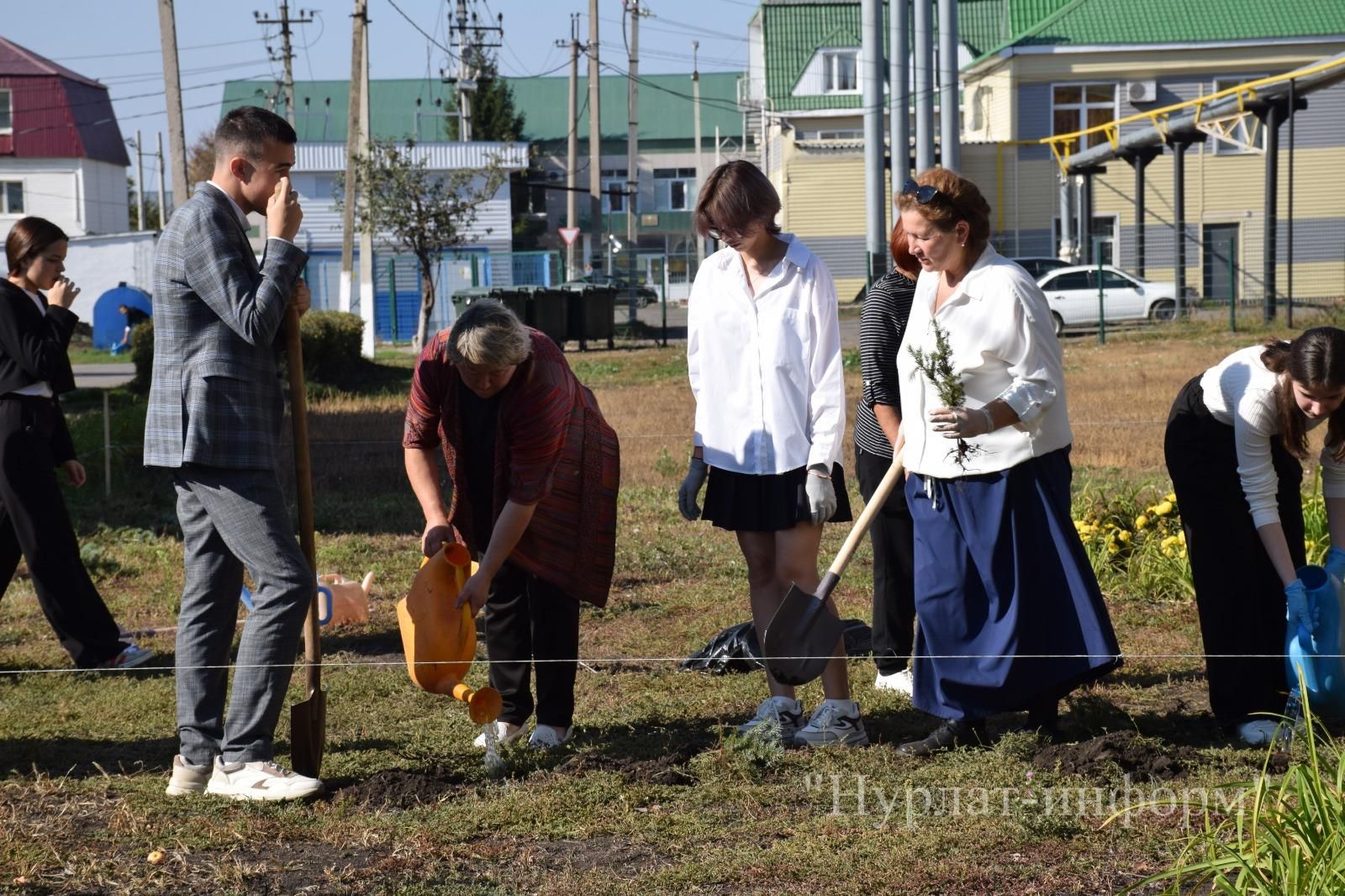 В честь 60-летнего юбилея Нурлатской городской школы №1 заложена Аллея учителей