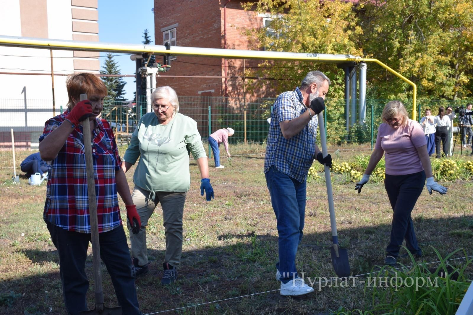 В честь 60-летнего юбилея Нурлатской городской школы №1 заложена Аллея учителей