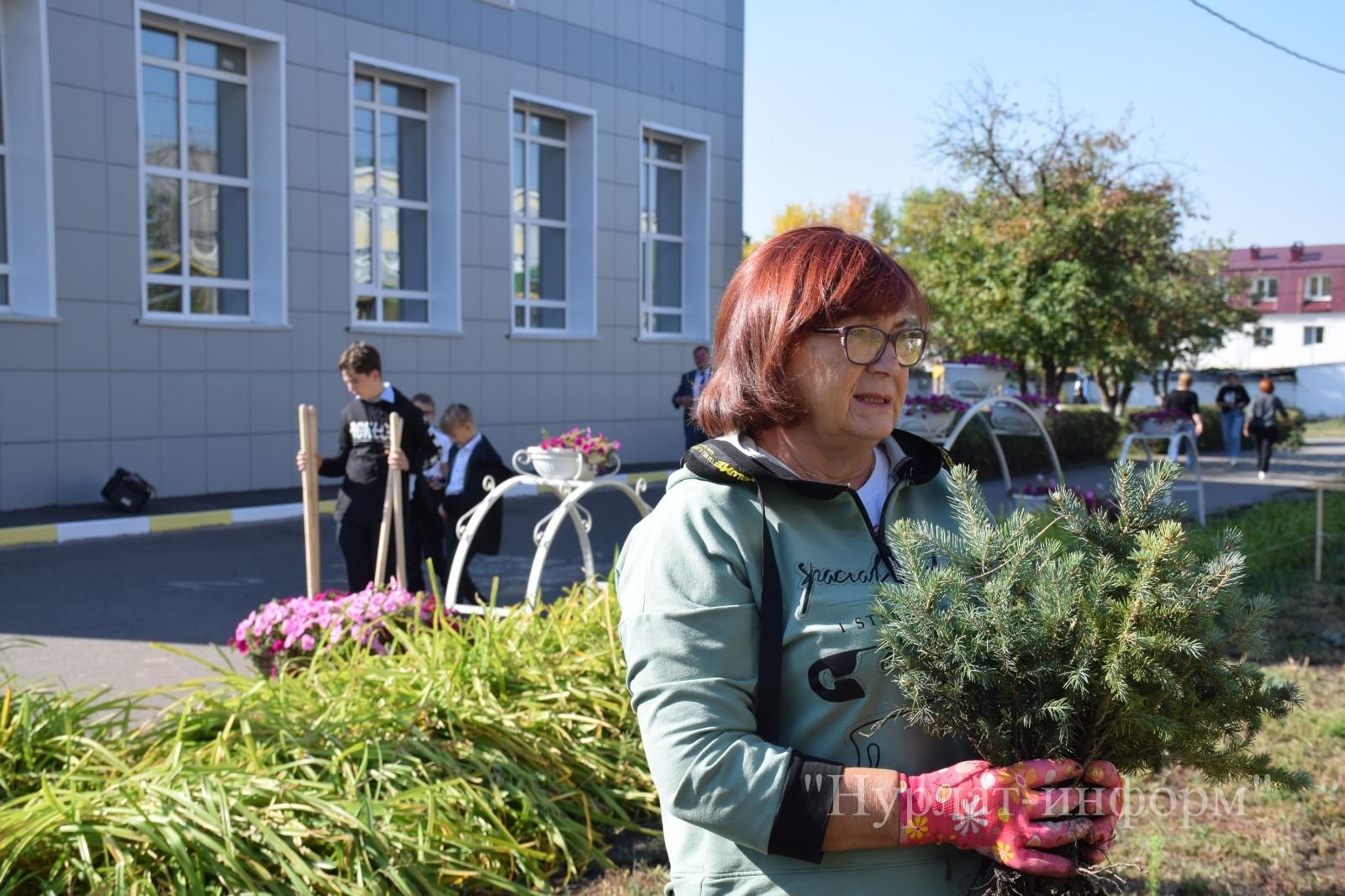 В честь 60-летнего юбилея Нурлатской городской школы №1 заложена Аллея учителей