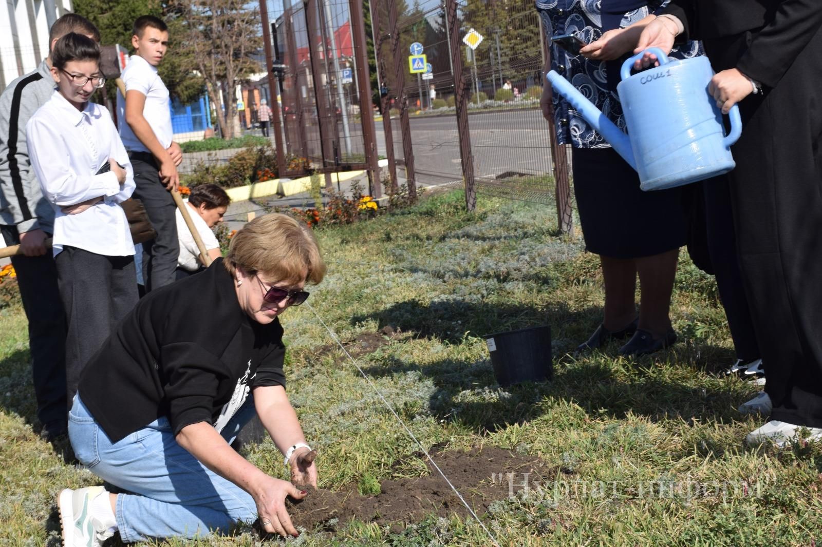 В честь 60-летнего юбилея Нурлатской городской школы №1 заложена Аллея учителей
