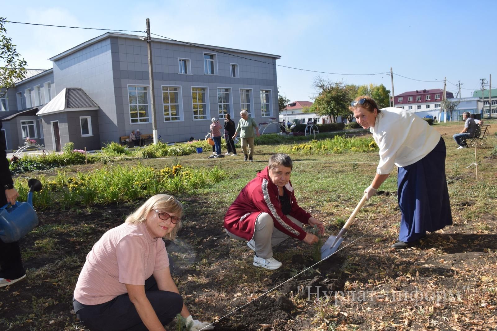 В честь 60-летнего юбилея Нурлатской городской школы №1 заложена Аллея учителей