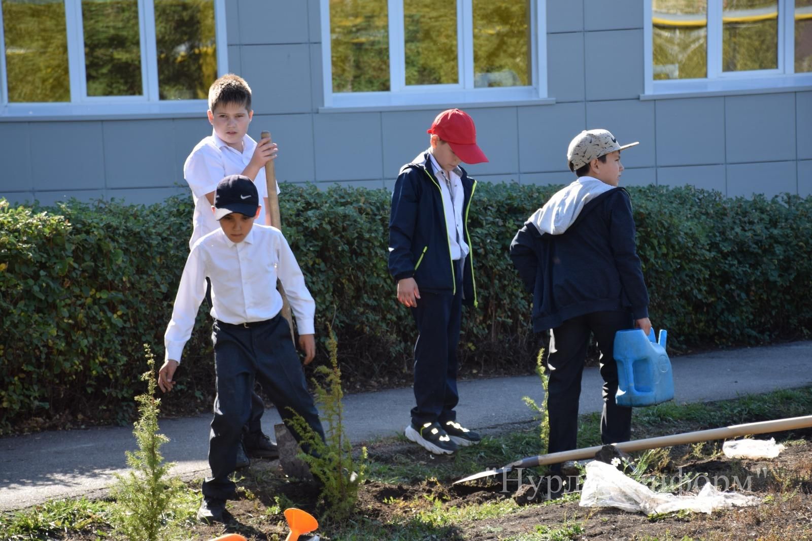 В честь 60-летнего юбилея Нурлатской городской школы №1 заложена Аллея учителей