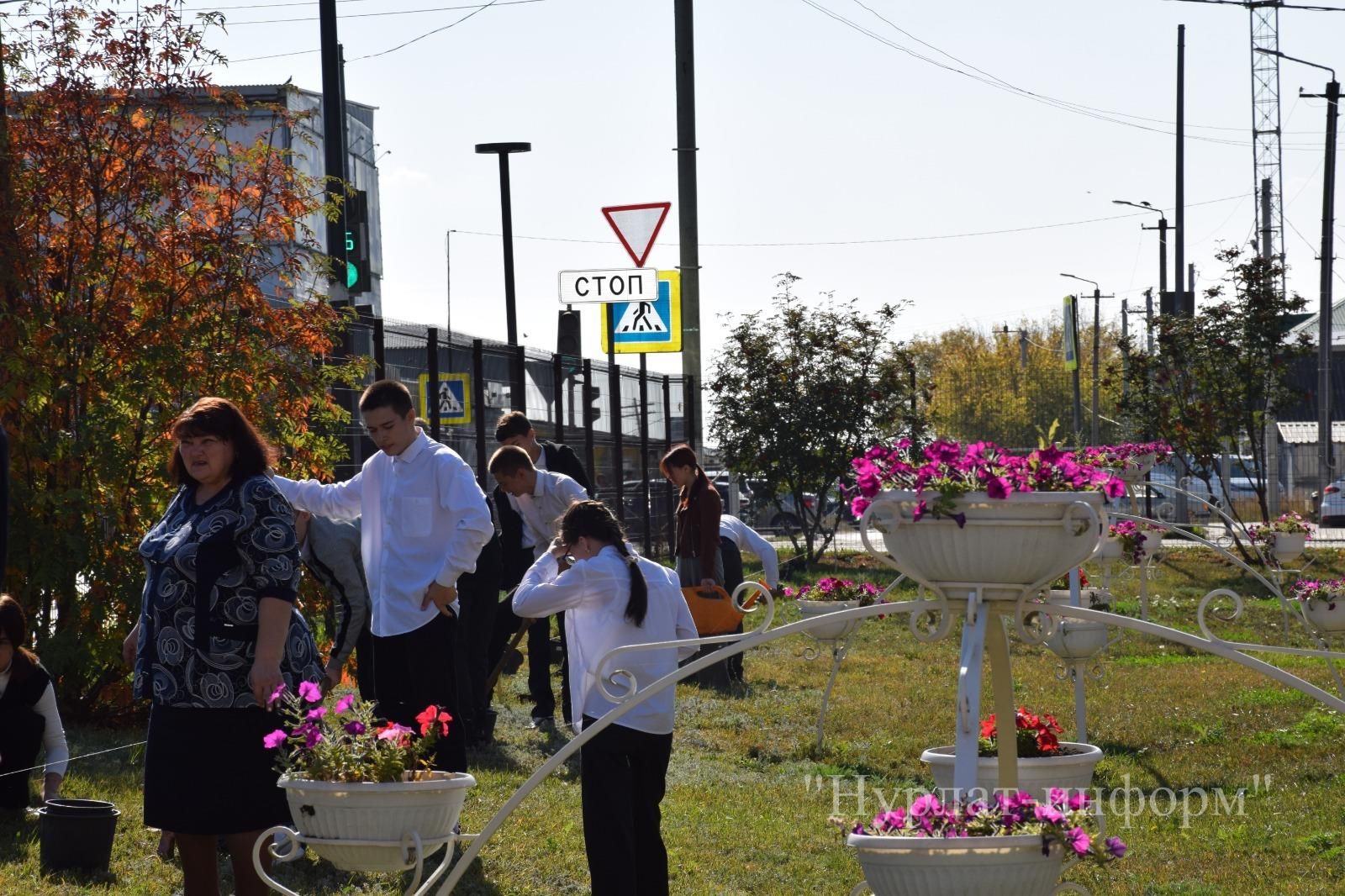 В честь 60-летнего юбилея Нурлатской городской школы №1 заложена Аллея учителей