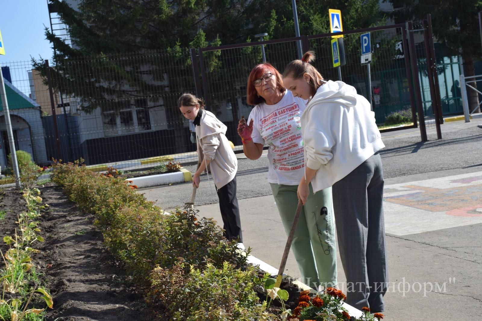 В честь 60-летнего юбилея Нурлатской городской школы №1 заложена Аллея учителей