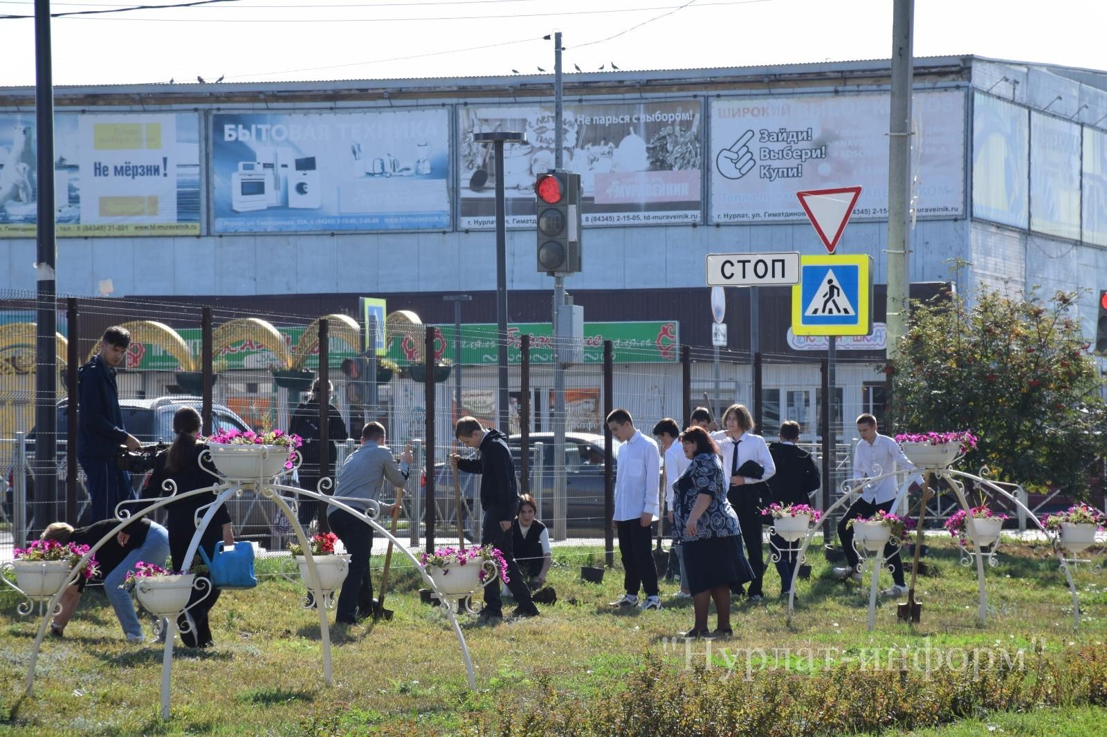 В честь 60-летнего юбилея Нурлатской городской школы №1 заложена Аллея учителей