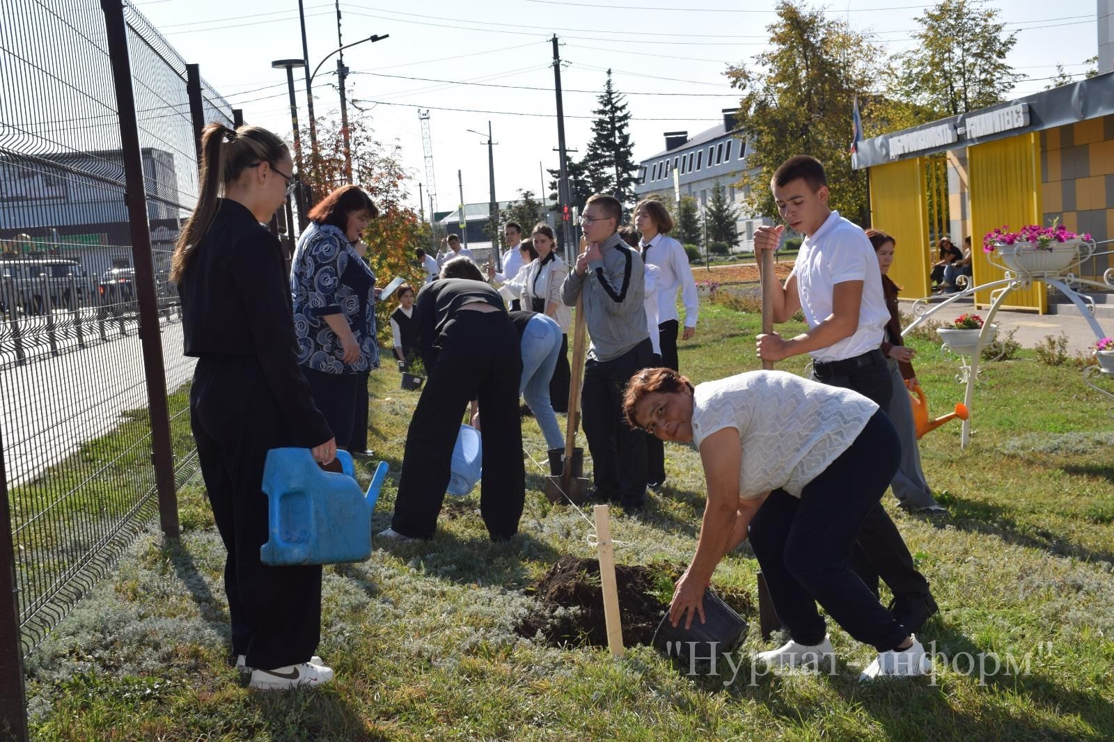 В честь 60-летнего юбилея Нурлатской городской школы №1 заложена Аллея учителей