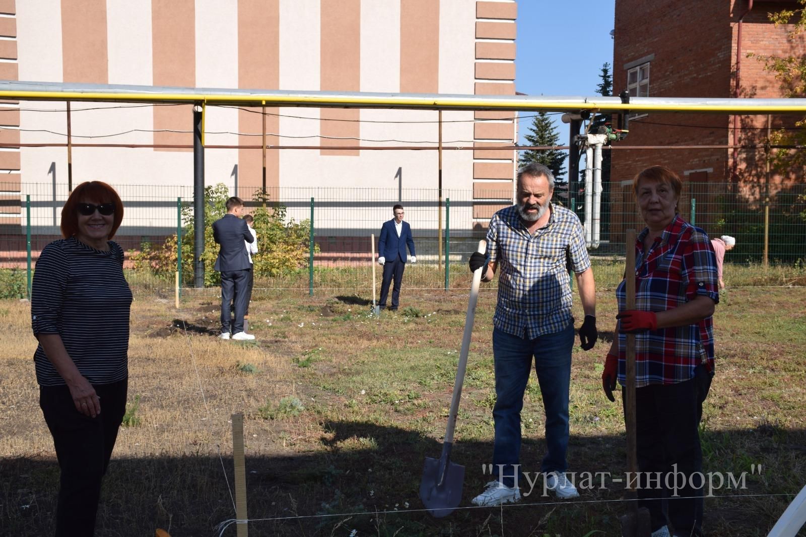 В честь 60-летнего юбилея Нурлатской городской школы №1 заложена Аллея учителей