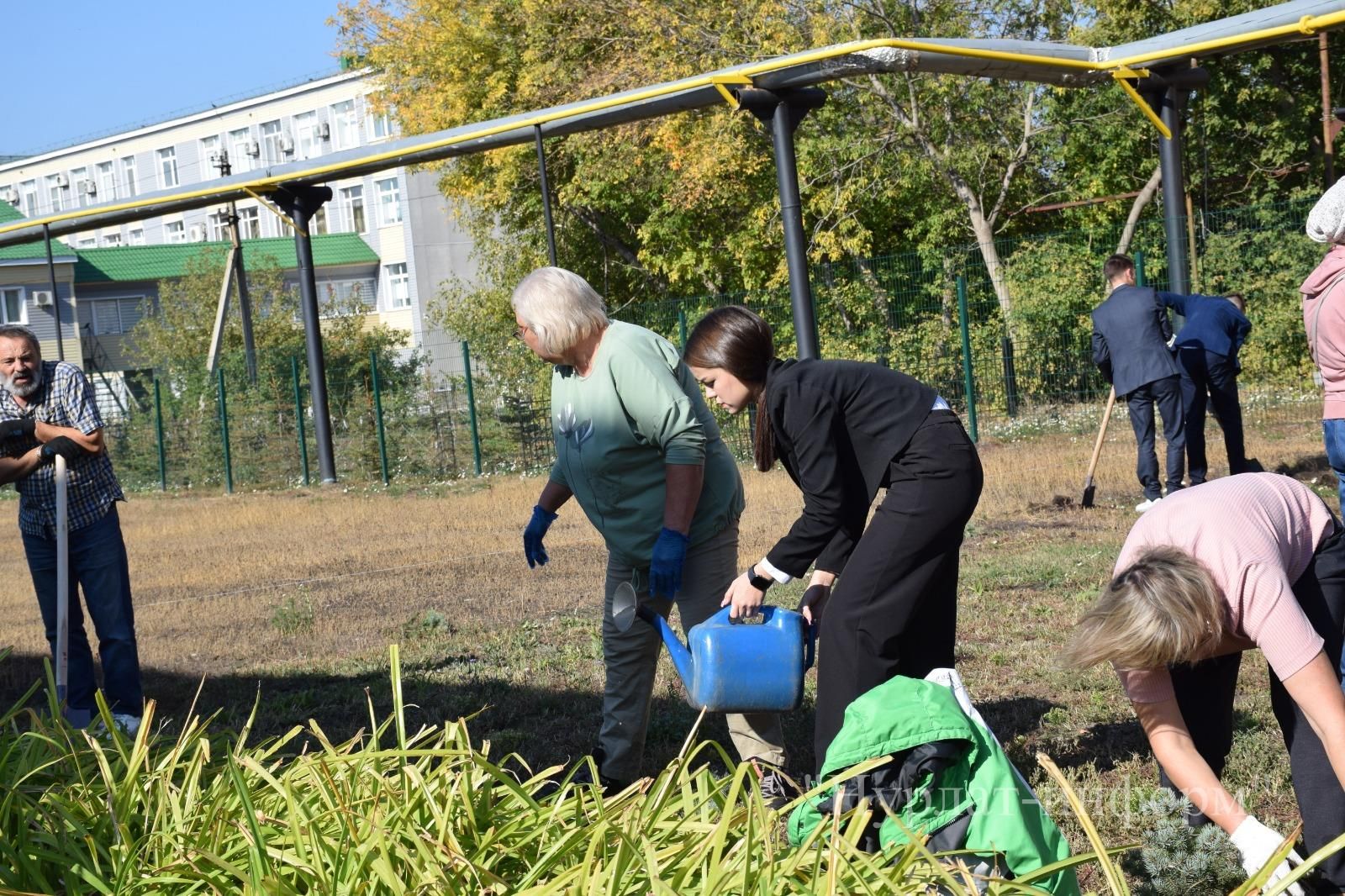 В честь 60-летнего юбилея Нурлатской городской школы №1 заложена Аллея учителей