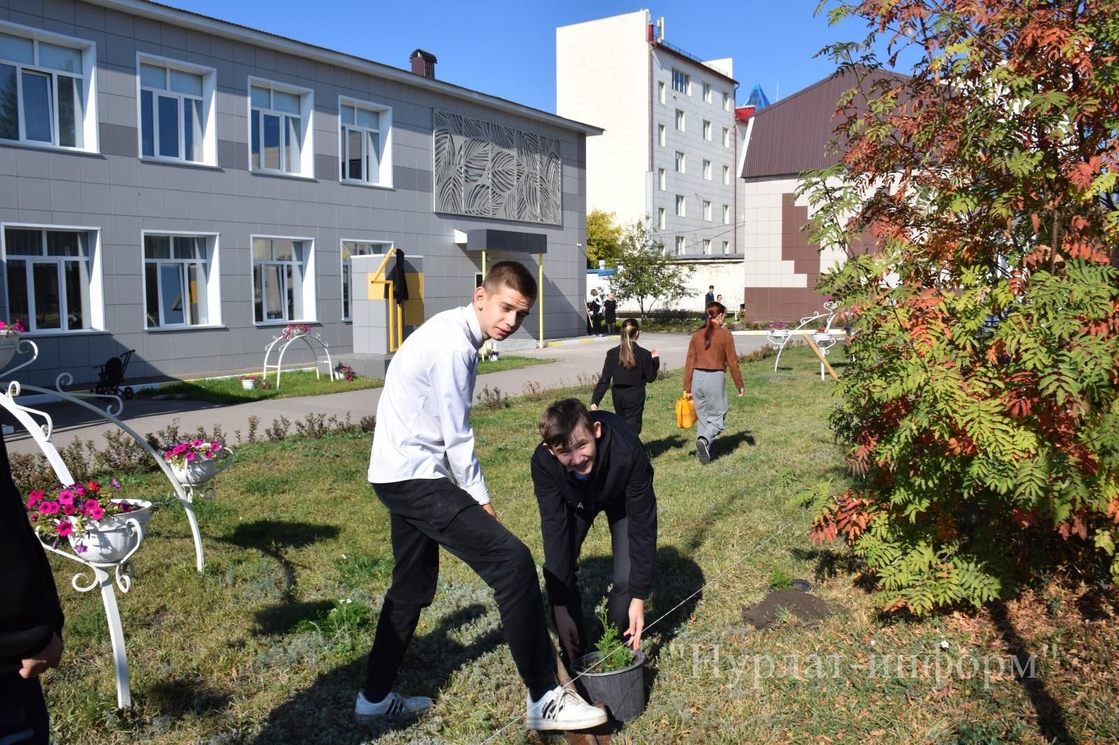 В честь 60-летнего юбилея Нурлатской городской школы №1 заложена Аллея учителей