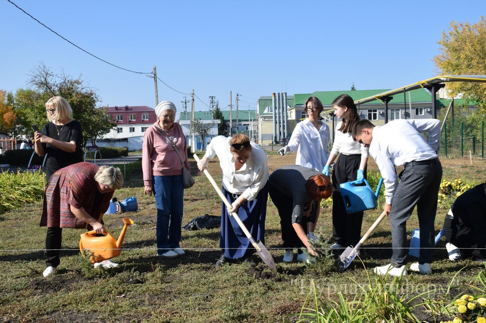 В честь 60-летнего юбилея Нурлатской городской школы №1 заложена Аллея учителей