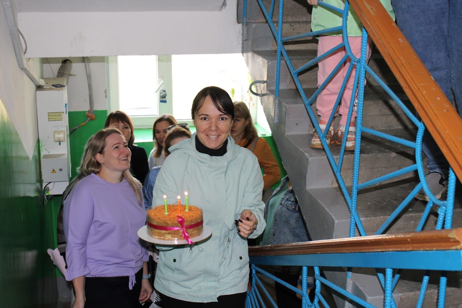 Нурлатские волонтеры поздравили с днем рождения организатора движения «Вкусняшки для победы»