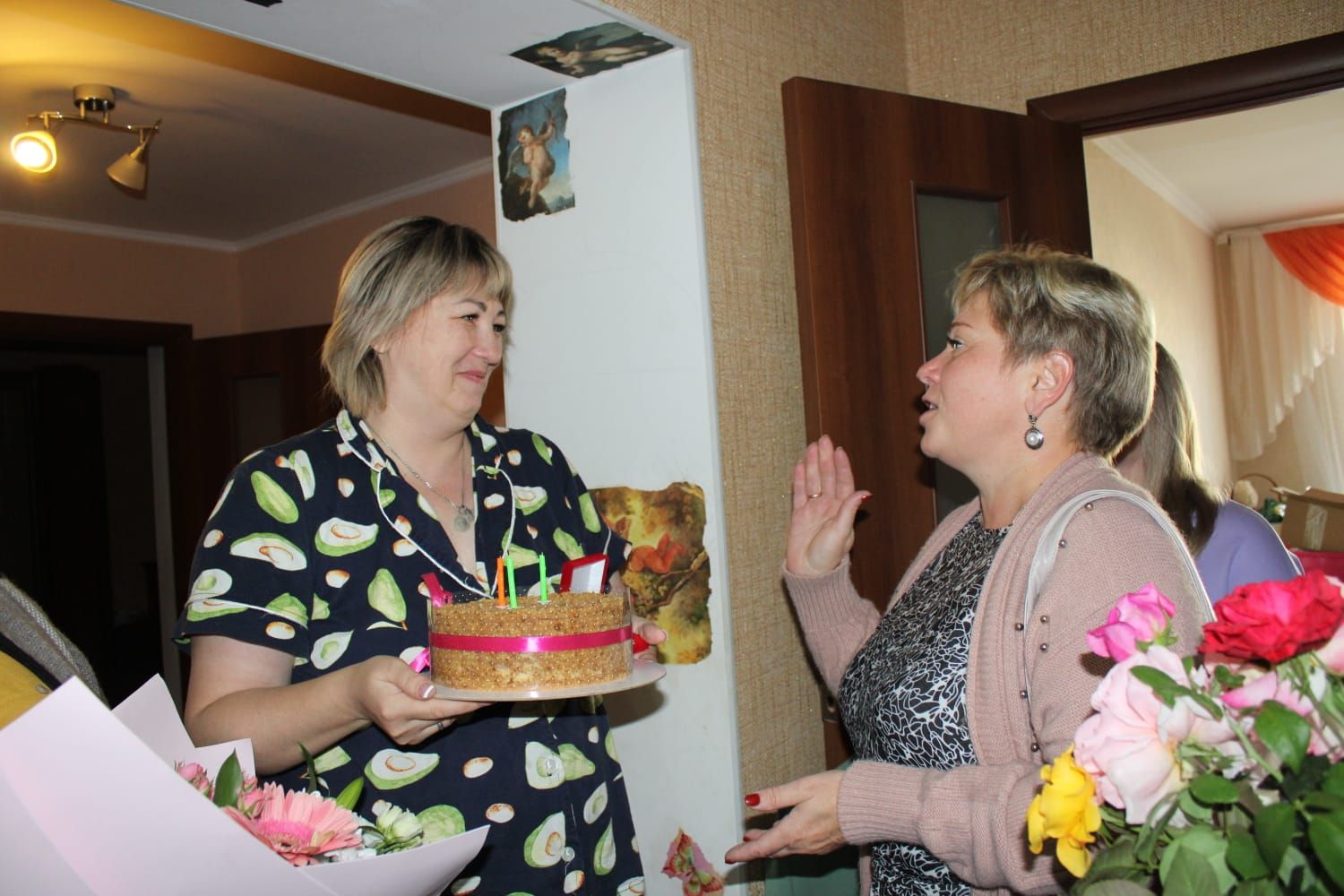 Нурлатские волонтеры поздравили с днем рождения организатора движения «Вкусняшки для победы»