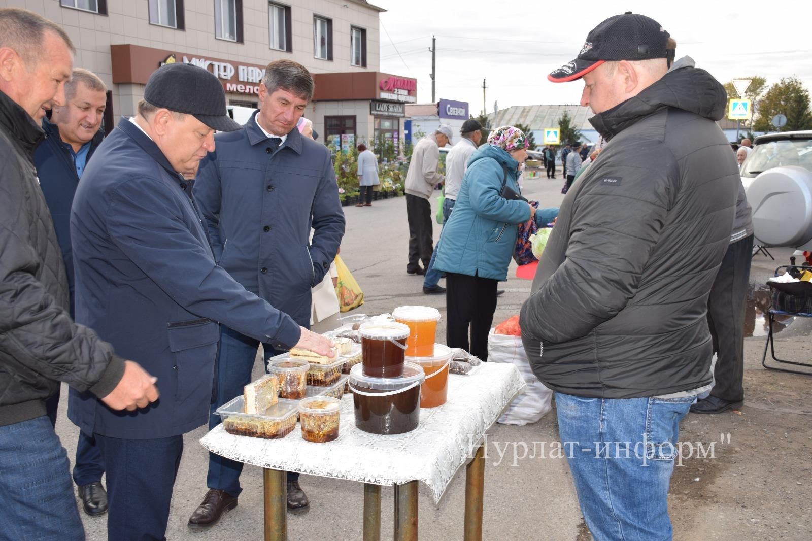 В Нурлате первая осенняя ярмарка посвящена Дню пожилого человека