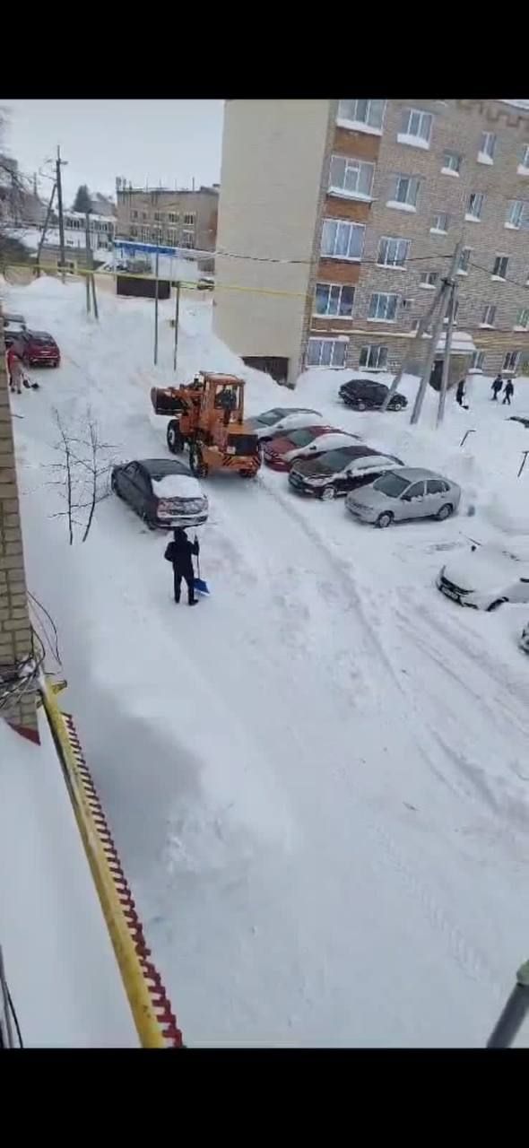 Дамир Ишкинеев поблагодарил нурлатцев, участвующих в уборке снега