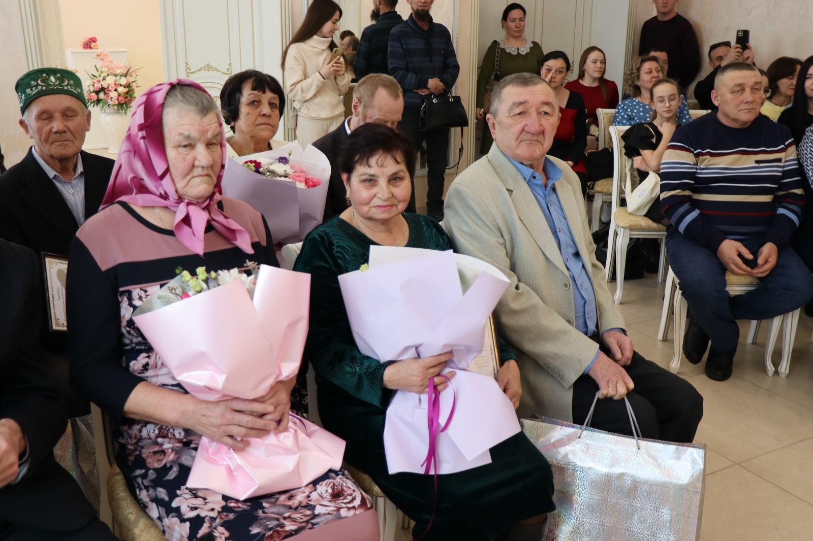 В Нурлате в рамках открытия Года семьи чествовали юбиляров совместной жизни