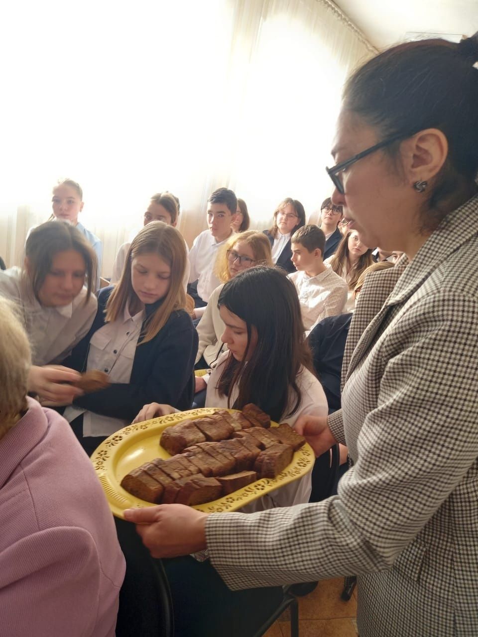 В Нурлатской школе №2 прошел Урок памяти, приуроченный к дню снятия полной блокады Ленинграда