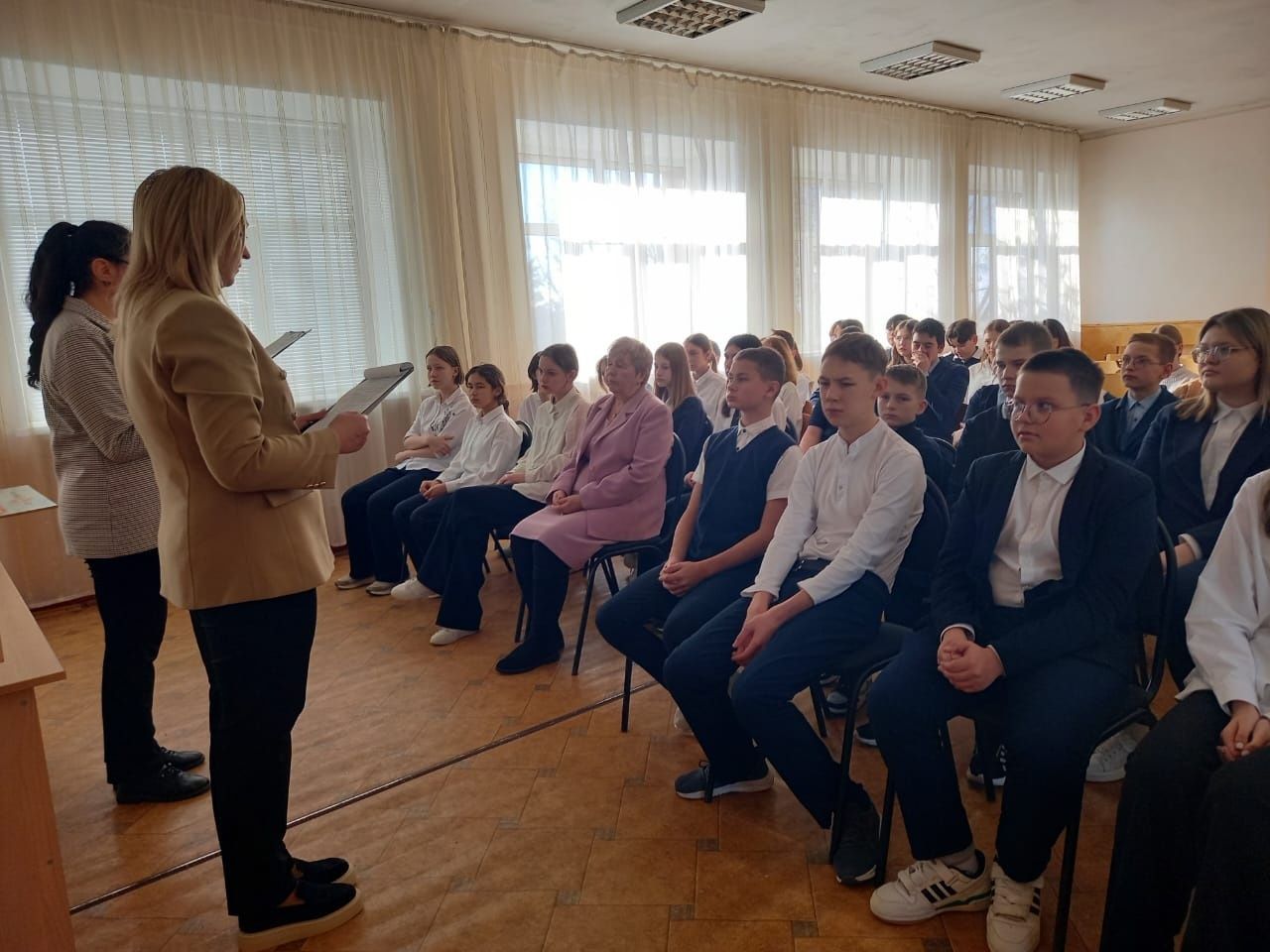 В Нурлатской школе №2 прошел Урок памяти, приуроченный к дню снятия полной блокады Ленинграда