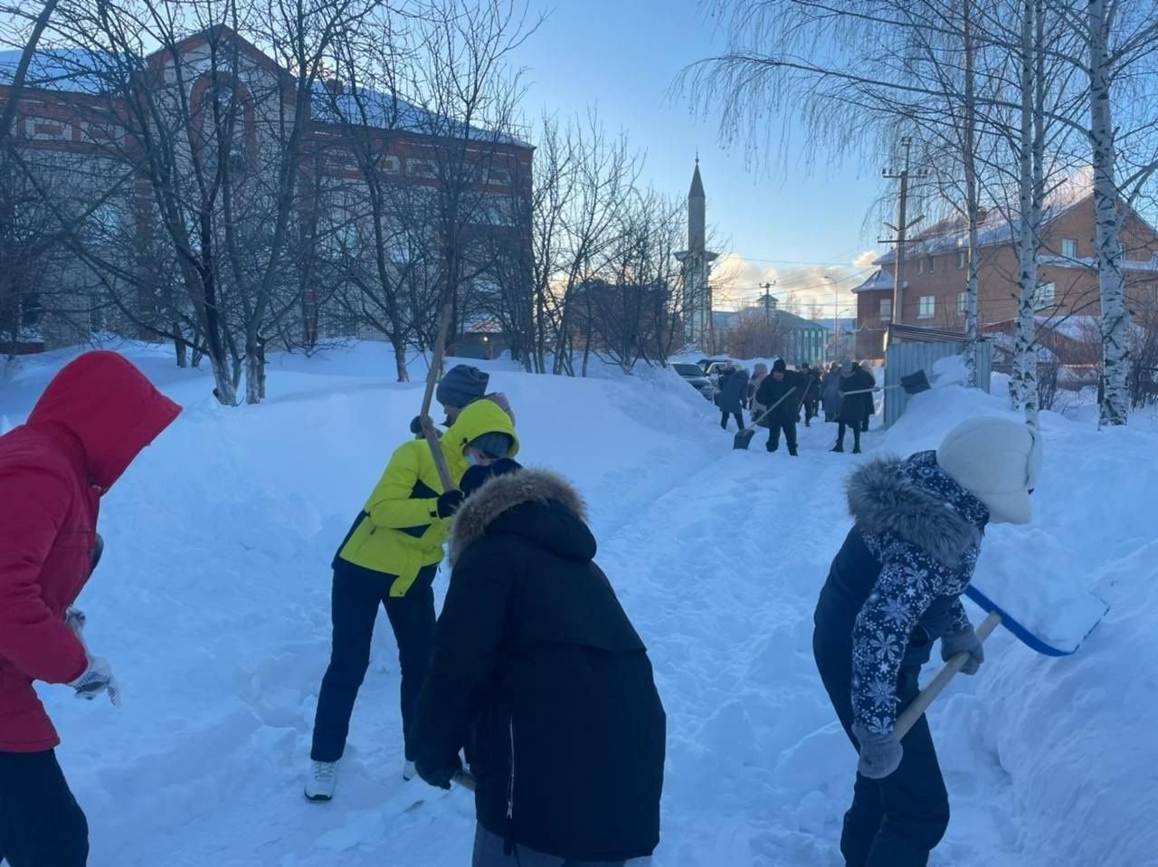 Нурлатские студенты приходят на помощь