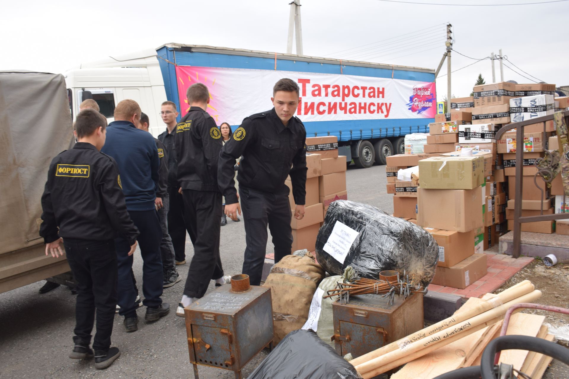 Глава района Дамир Ишкинеев вместе с «Боевым братством» отвез в зону СВО гуманитарный груз