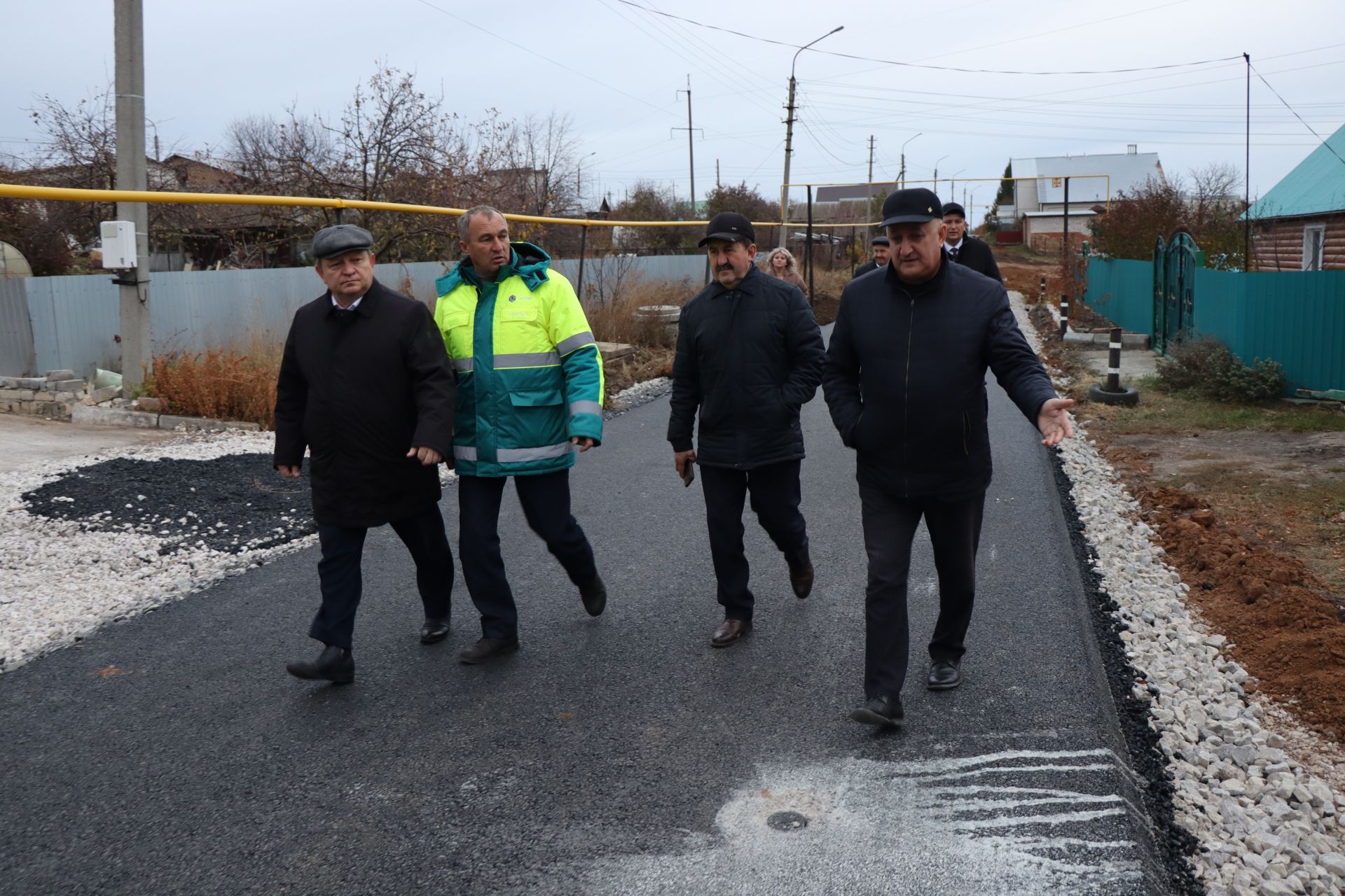 Глава Нурлатского района ознакомился с качеством дорожных работ