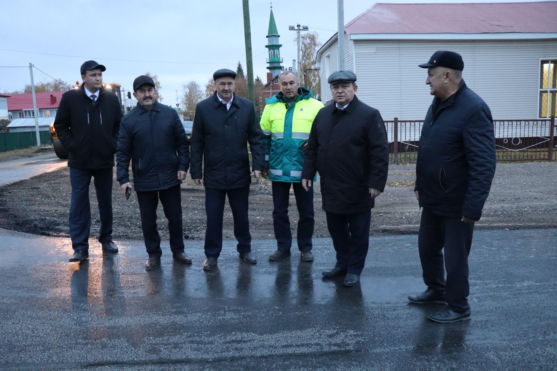 Глава Нурлатского района ознакомился с качеством дорожных работ