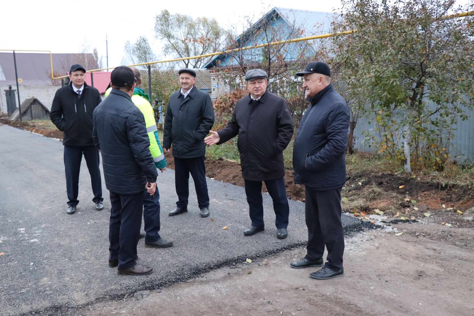 Глава Нурлатского района ознакомился с качеством дорожных работ