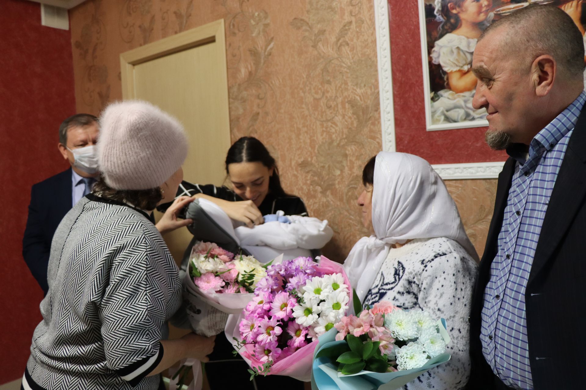 В Нурлате торжественно выписали из роддома жену участника СВО