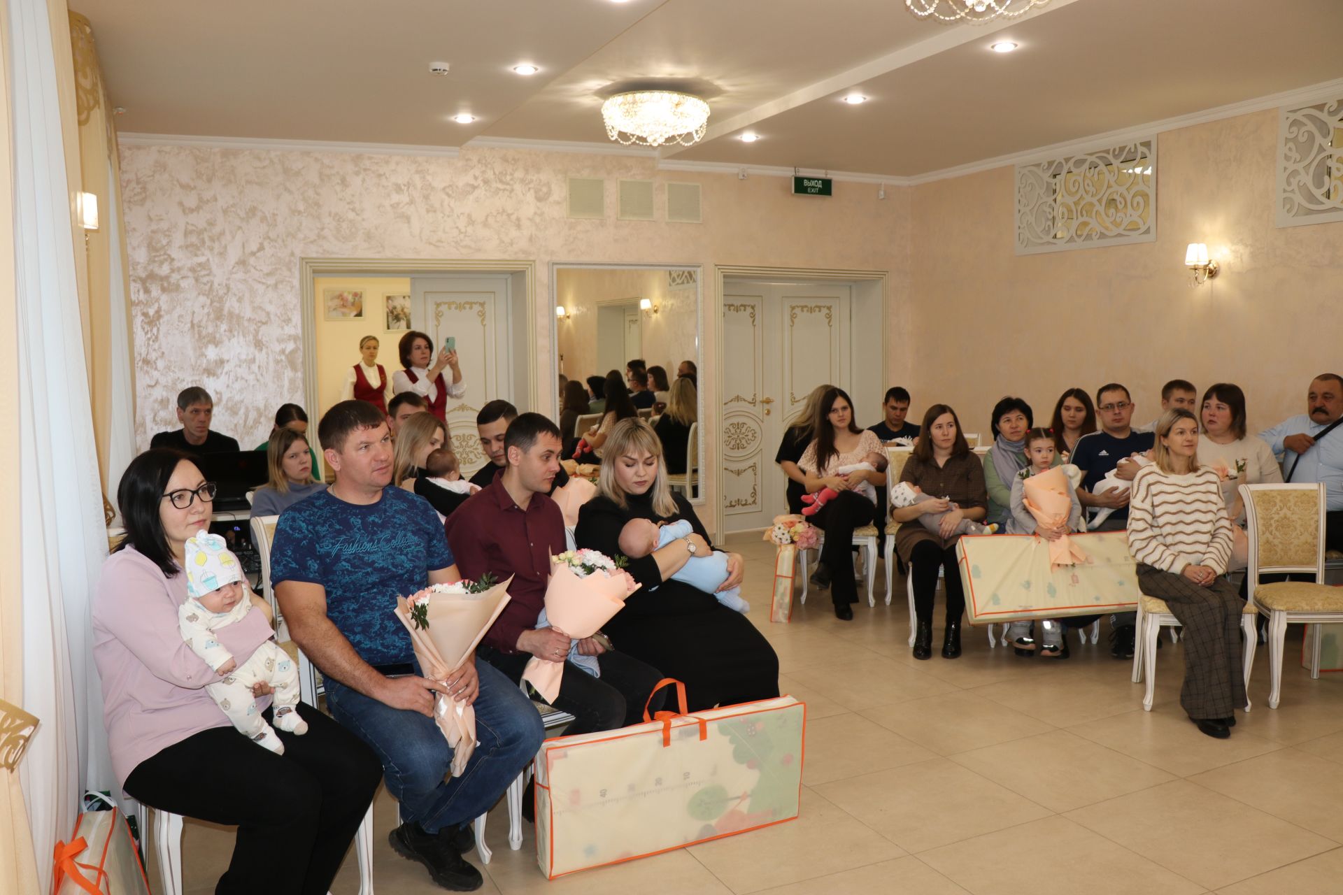 В Нурлате чествовали семьи с новорожденными детьми (фоторепортаж)