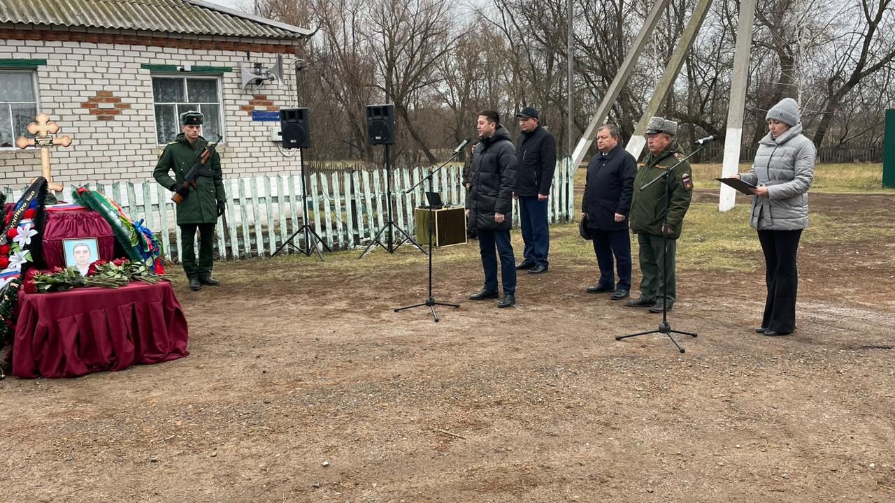 В поселке Заречный Нурлатского района простились с участником СВО