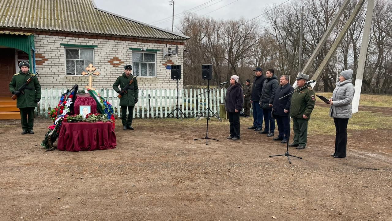 В поселке Заречный Нурлатского района простились с участником СВО