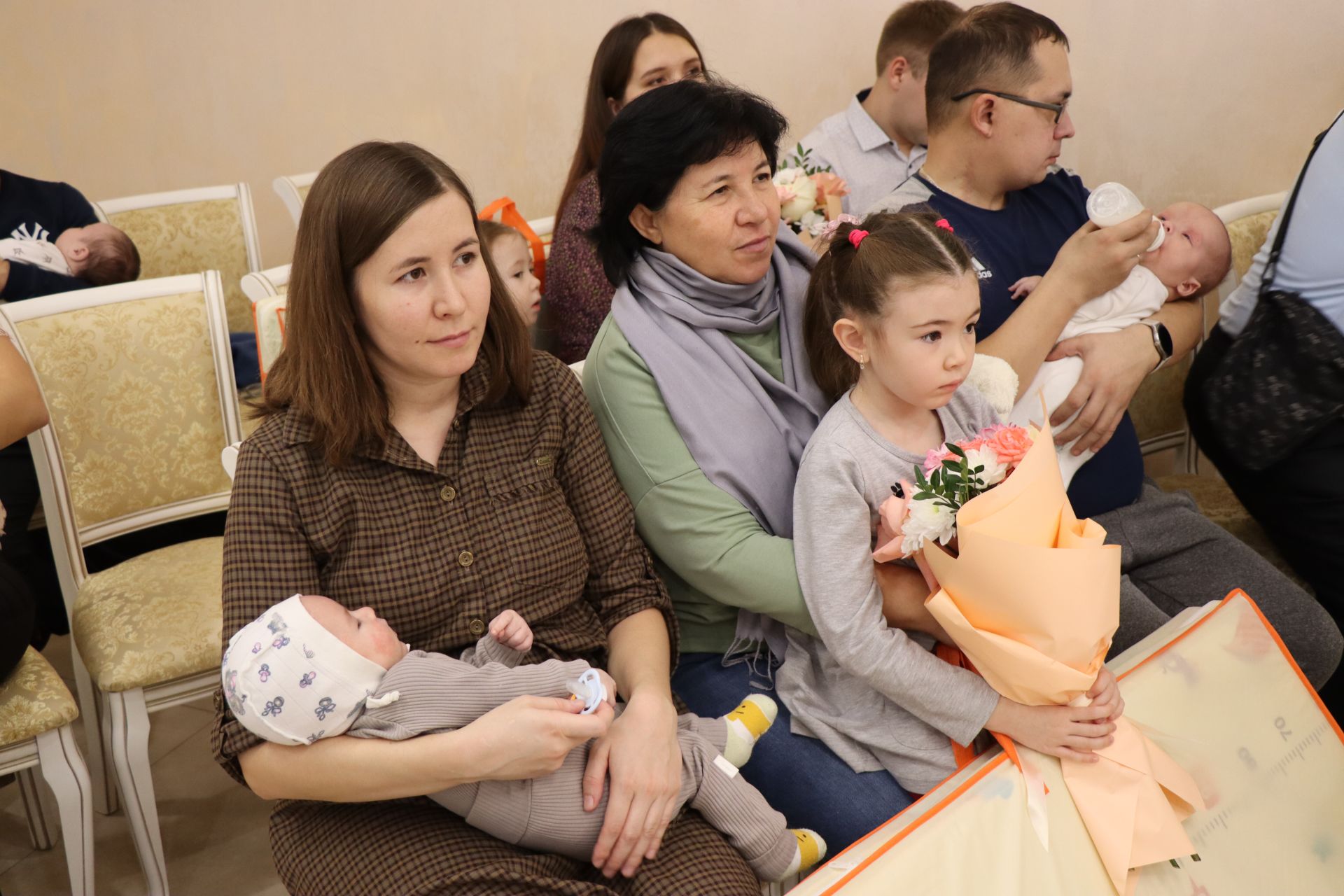 В Нурлате чествовали семьи с новорожденными детьми (фоторепортаж)