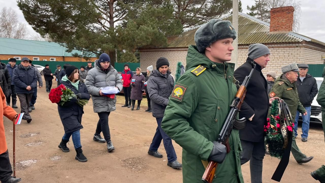 В поселке Заречный Нурлатского района простились с участником СВО