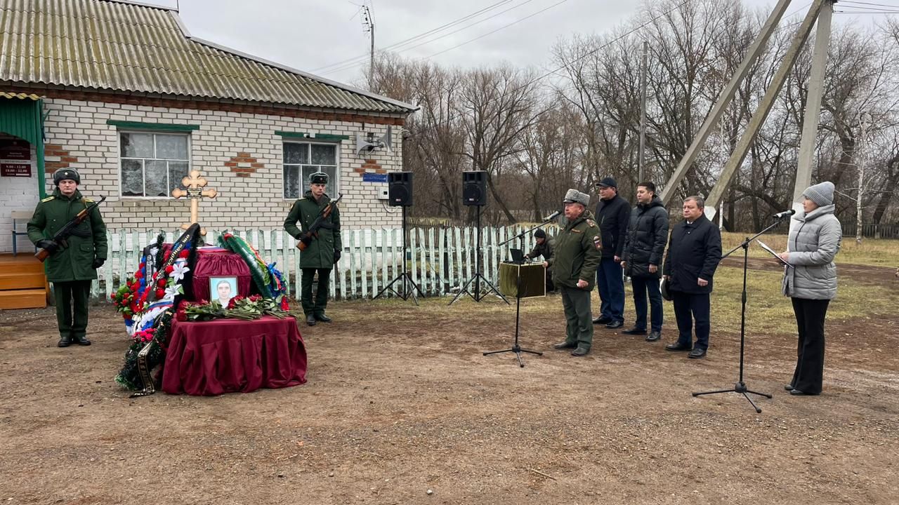 В поселке Заречный Нурлатского района простились с участником СВО