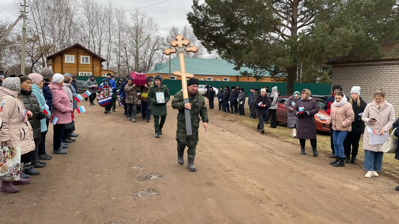 В поселке Заречный Нурлатского района простились с участником СВО