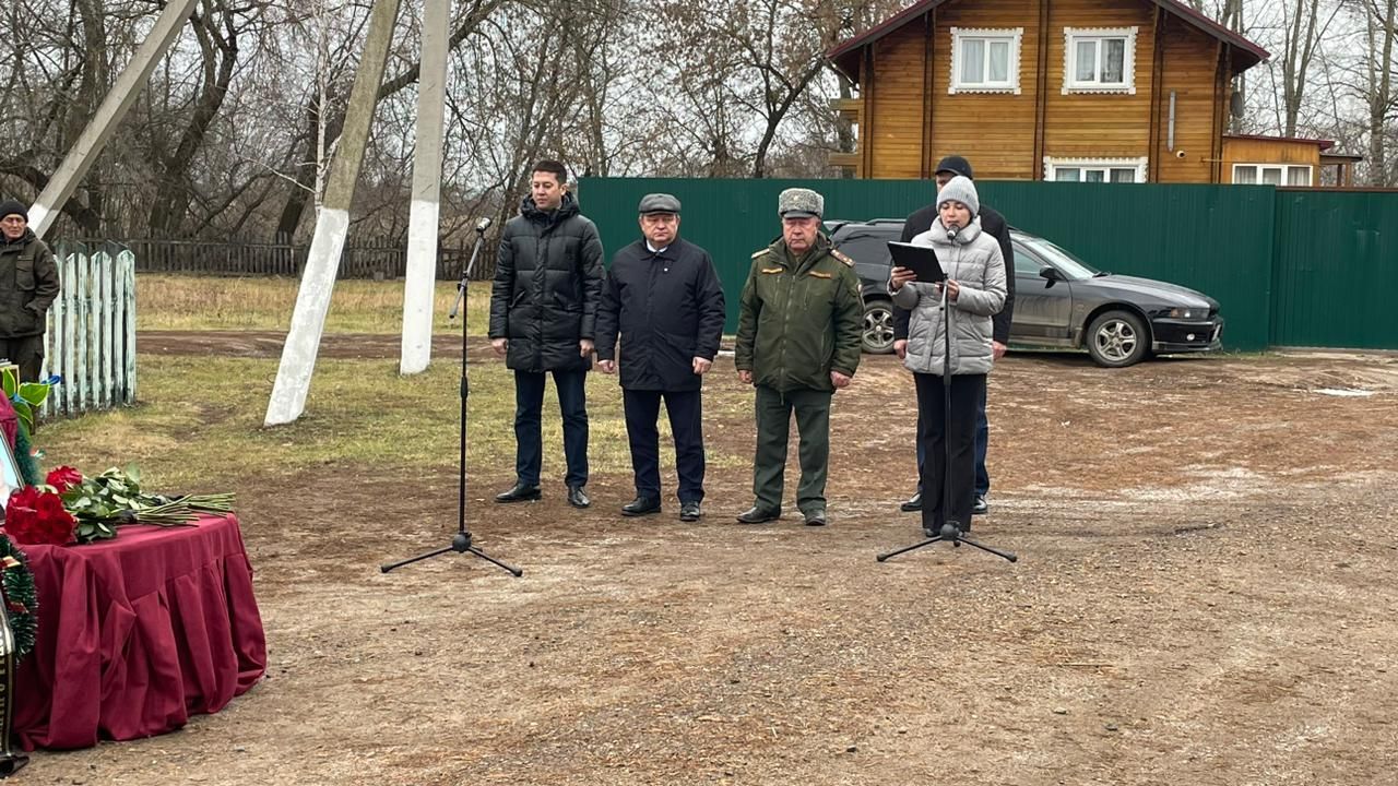 В поселке Заречный Нурлатского района простились с участником СВО