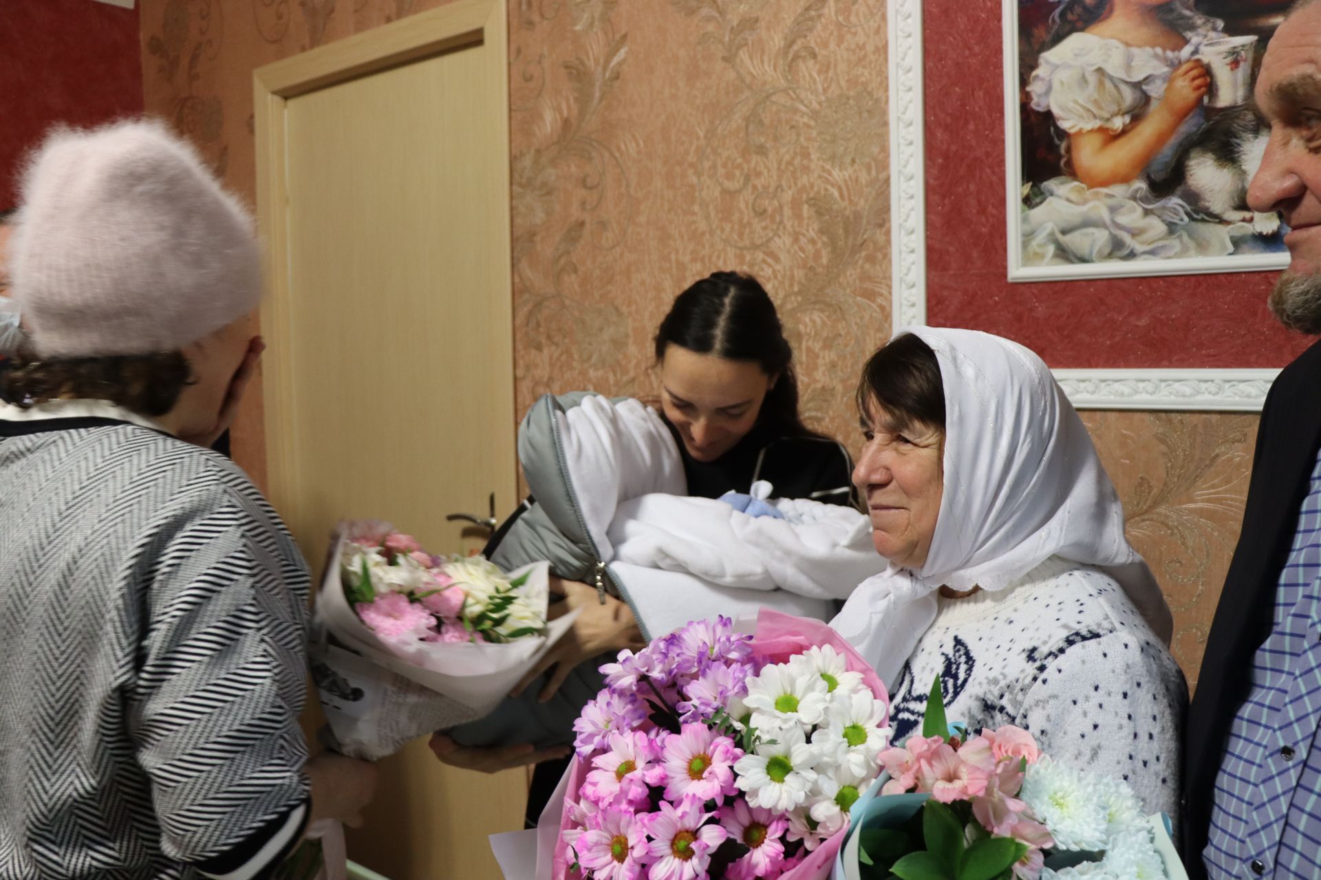 В Нурлате торжественно выписали из роддома жену участника СВО