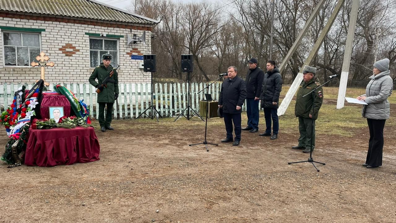 В поселке Заречный Нурлатского района простились с участником СВО