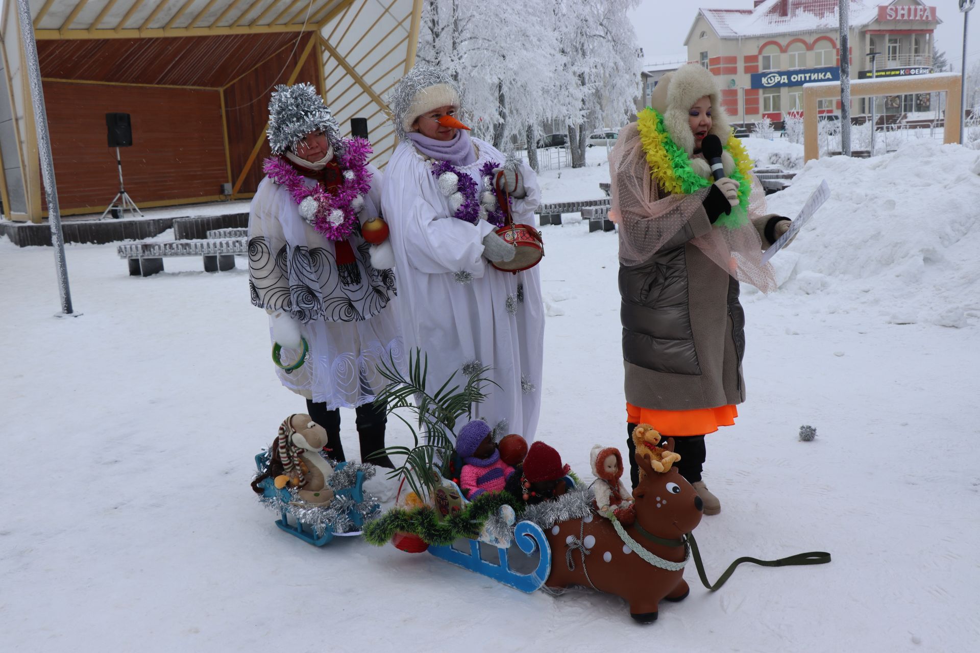 В Нурлате состоялся фестиваль креативных санок «СаниFest» (фоторепортаж)