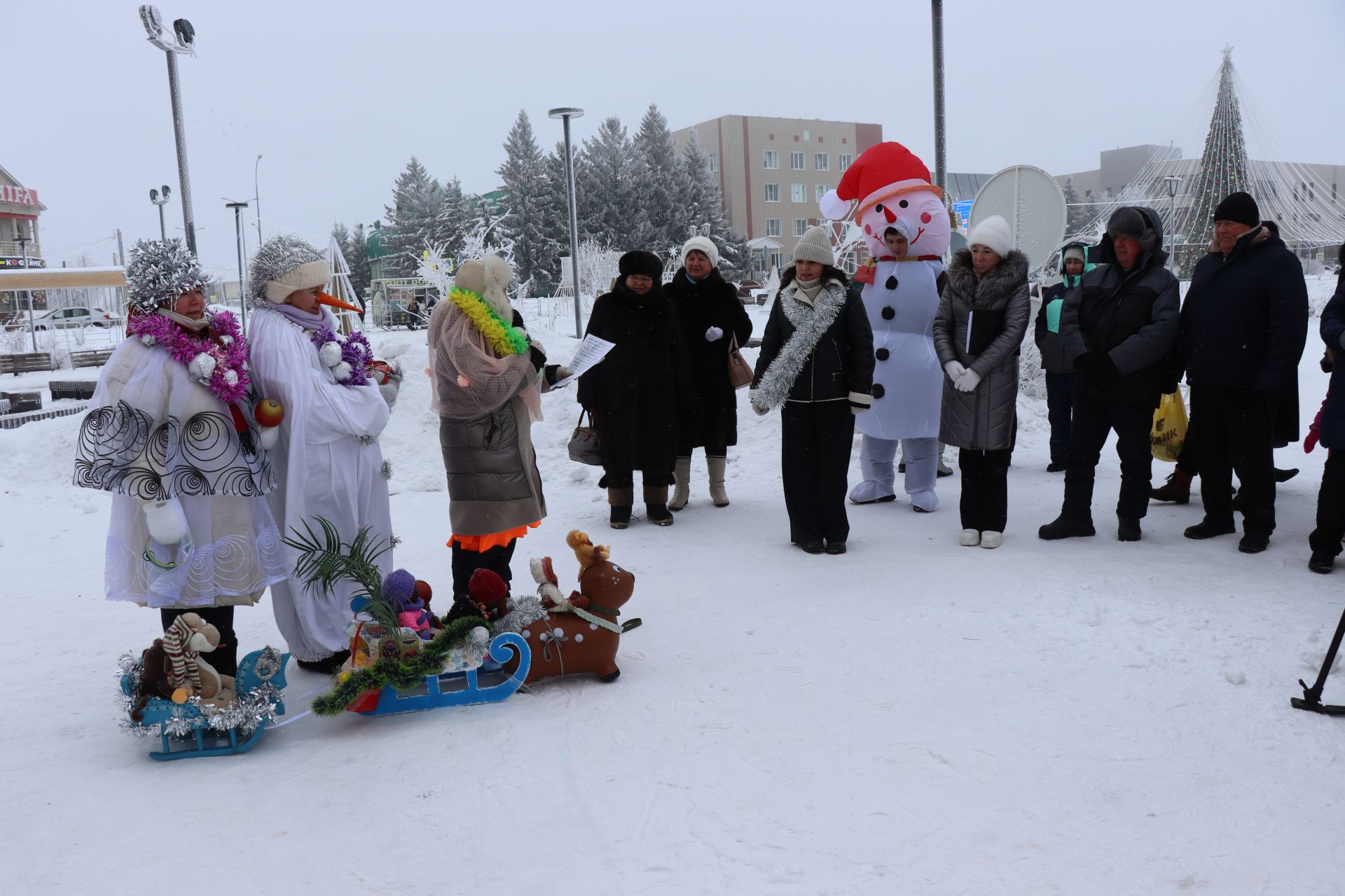 В Нурлате состоялся фестиваль креативных санок «СаниFest» (фоторепортаж)