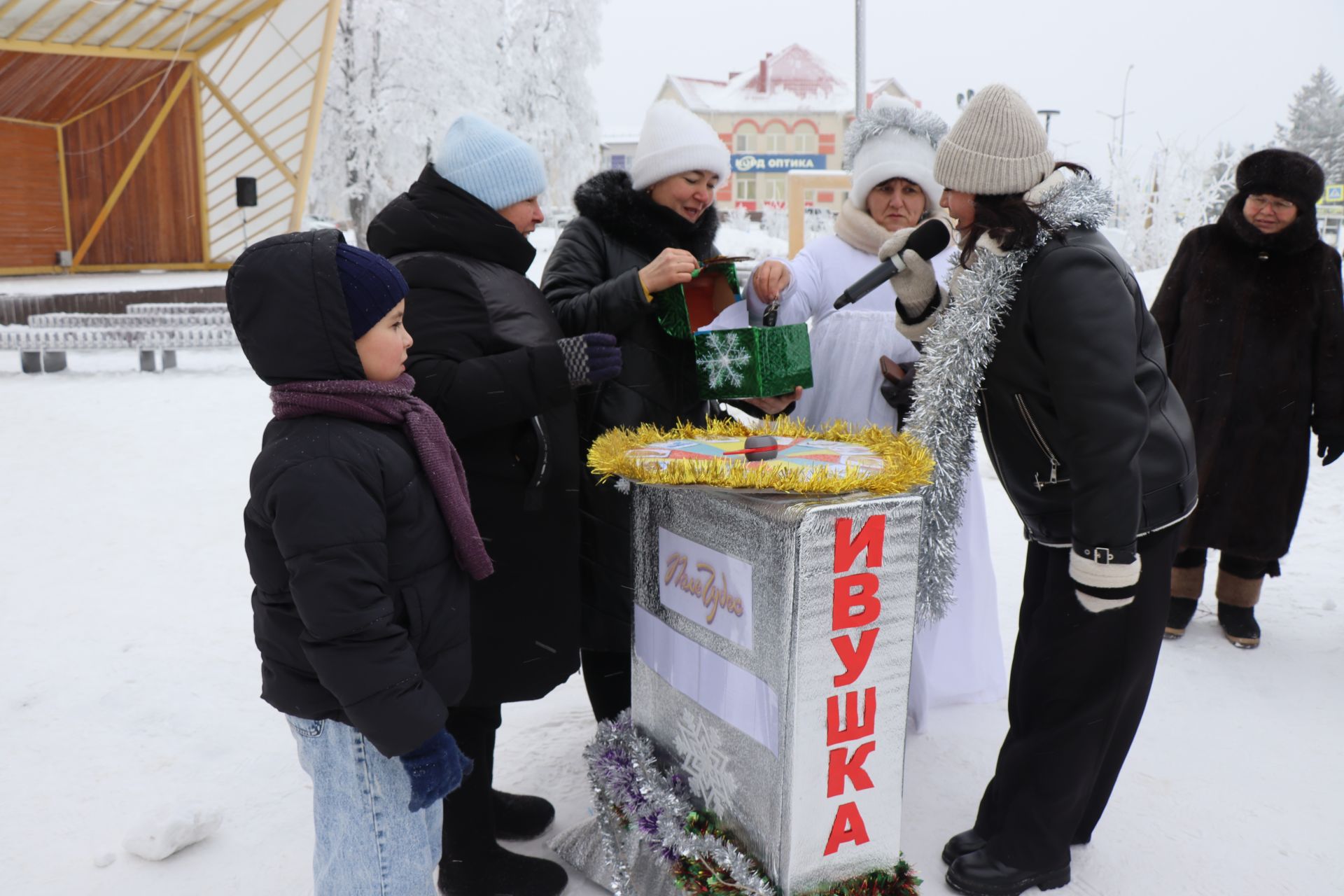 В Нурлате состоялся фестиваль креативных санок «СаниFest» (фоторепортаж)