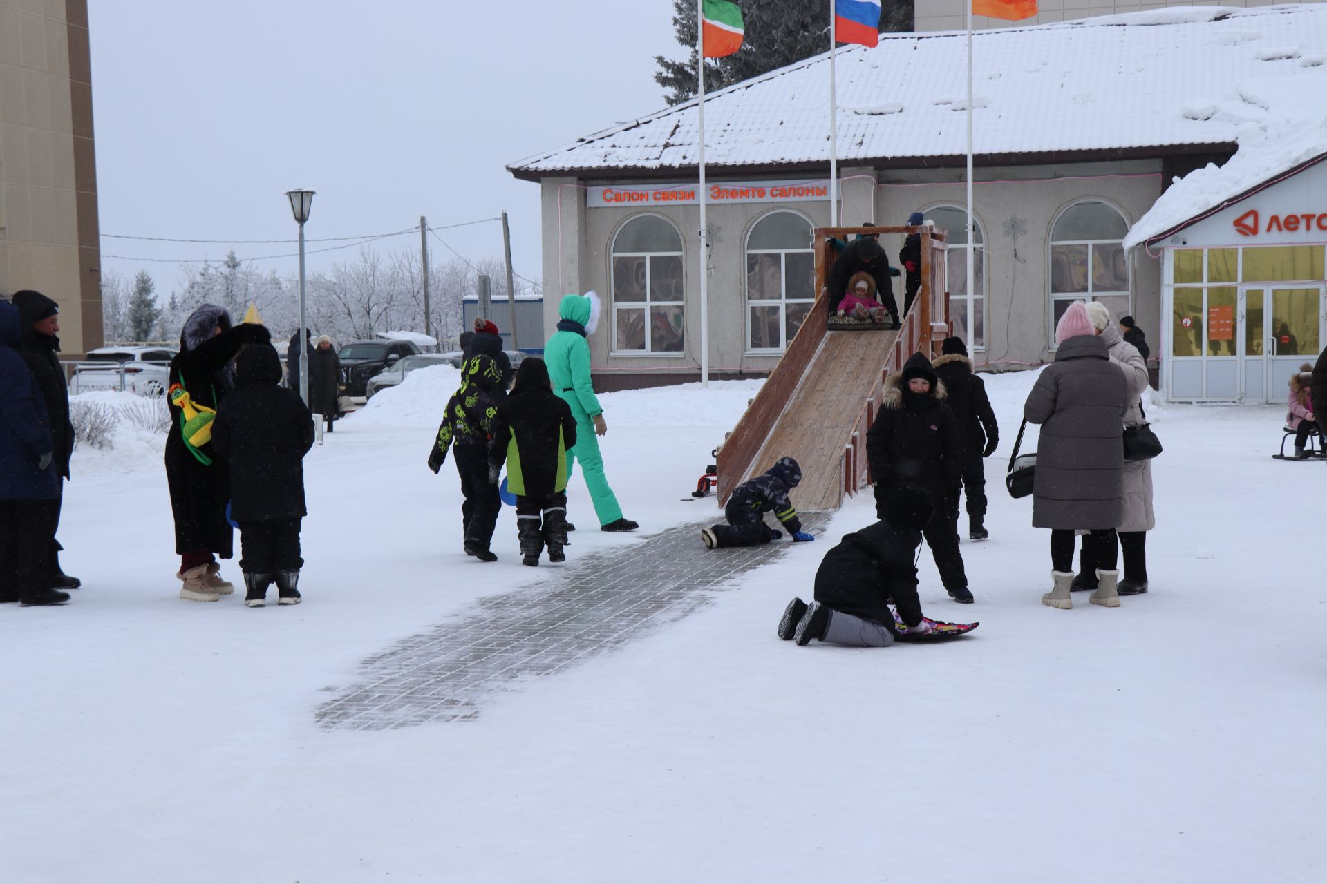 В Нурлате состоялся фестиваль креативных санок «СаниFest» (фоторепортаж)