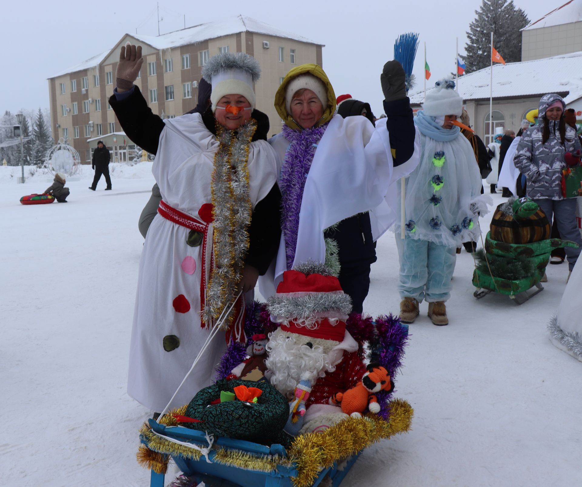 В Нурлате состоялся фестиваль креативных санок «СаниFest» (фоторепортаж)