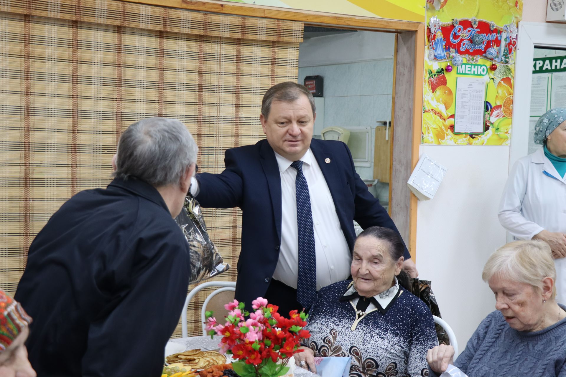 Жители Нурлатского дома-интерната получили подарки в декаду инвалидов