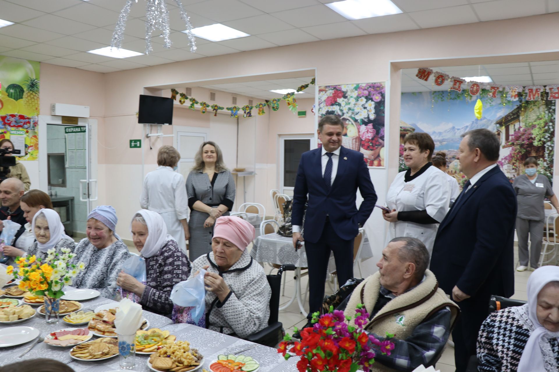 Жители Нурлатского дома-интерната получили подарки в декаду инвалидов