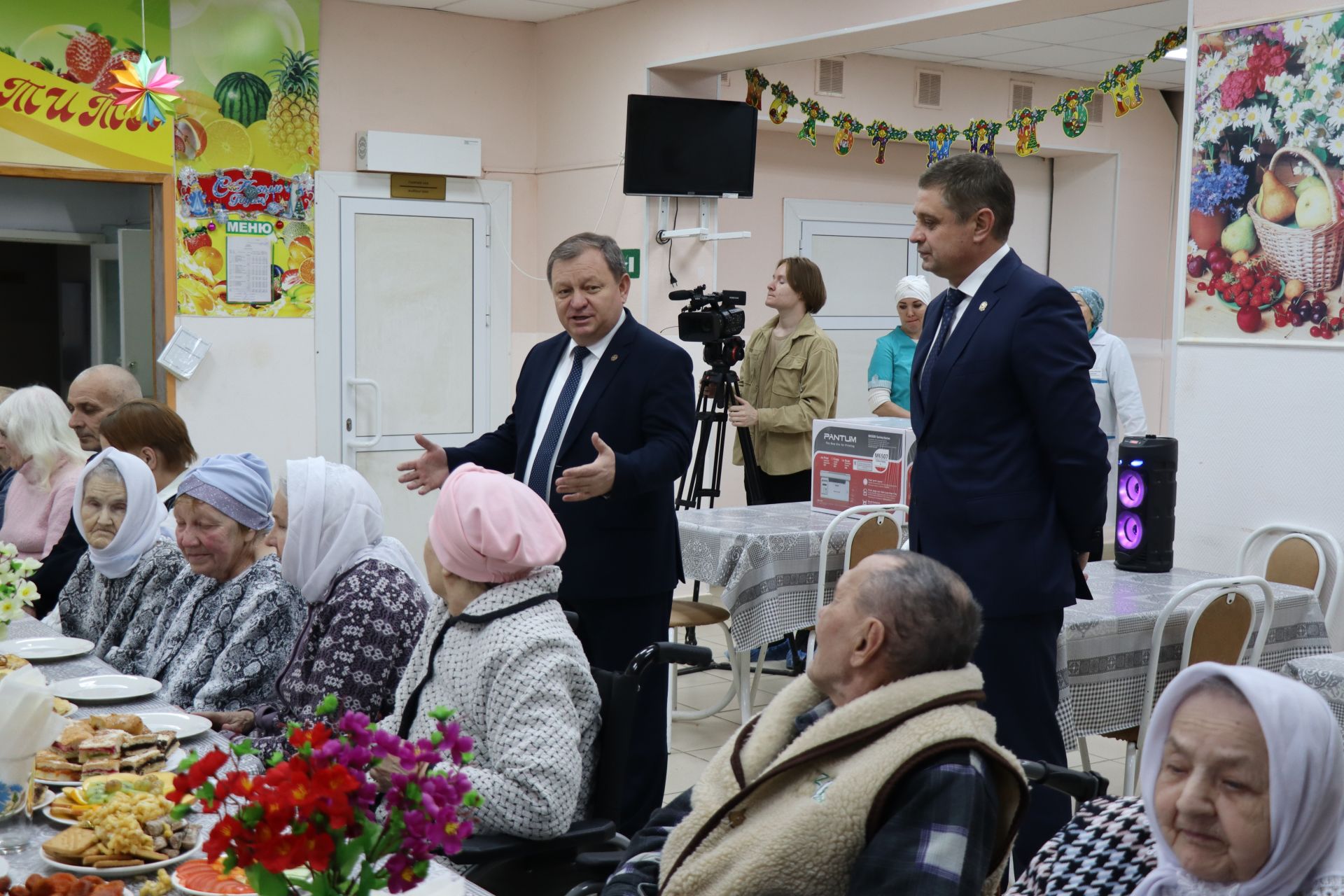 Жители Нурлатского дома-интерната получили подарки в декаду инвалидов