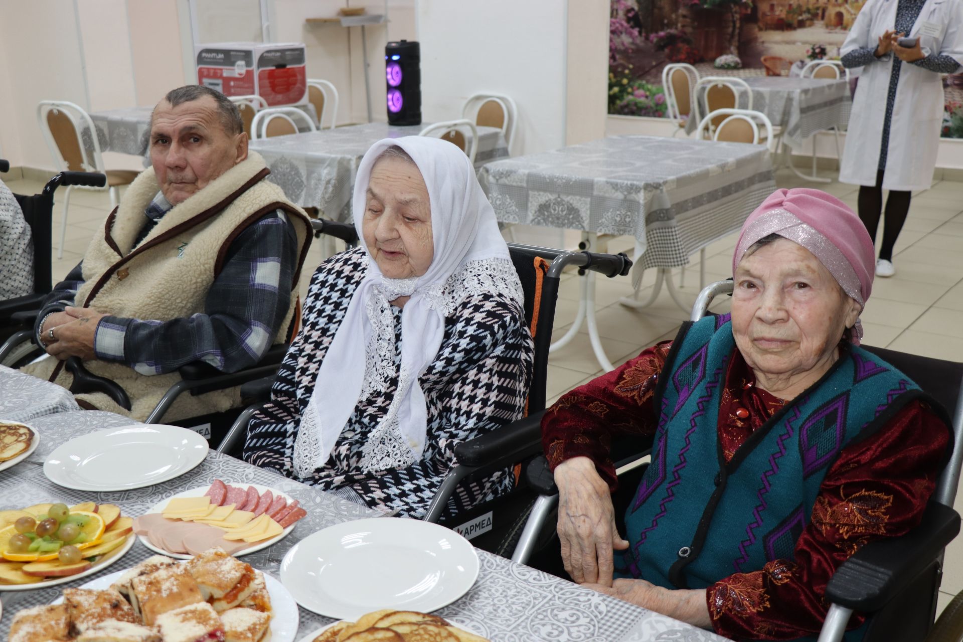 Жители Нурлатского дома-интерната получили подарки в декаду инвалидов