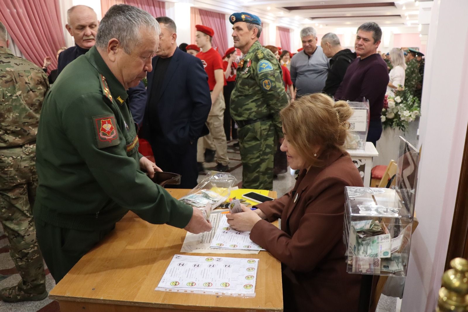 В Нурлате прошел благотворительный концерт в поддержку участников спецоперации (фоторепортаж)