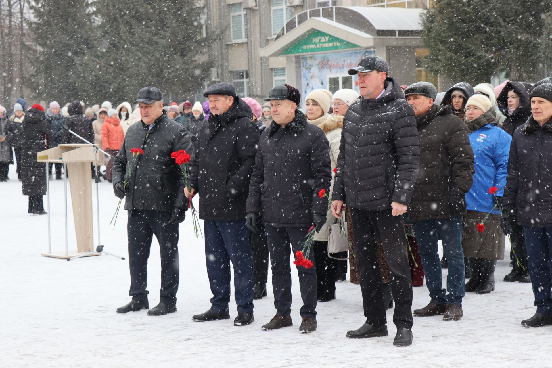 В Нурлате в День героев Отечества прошел торжественный митинг