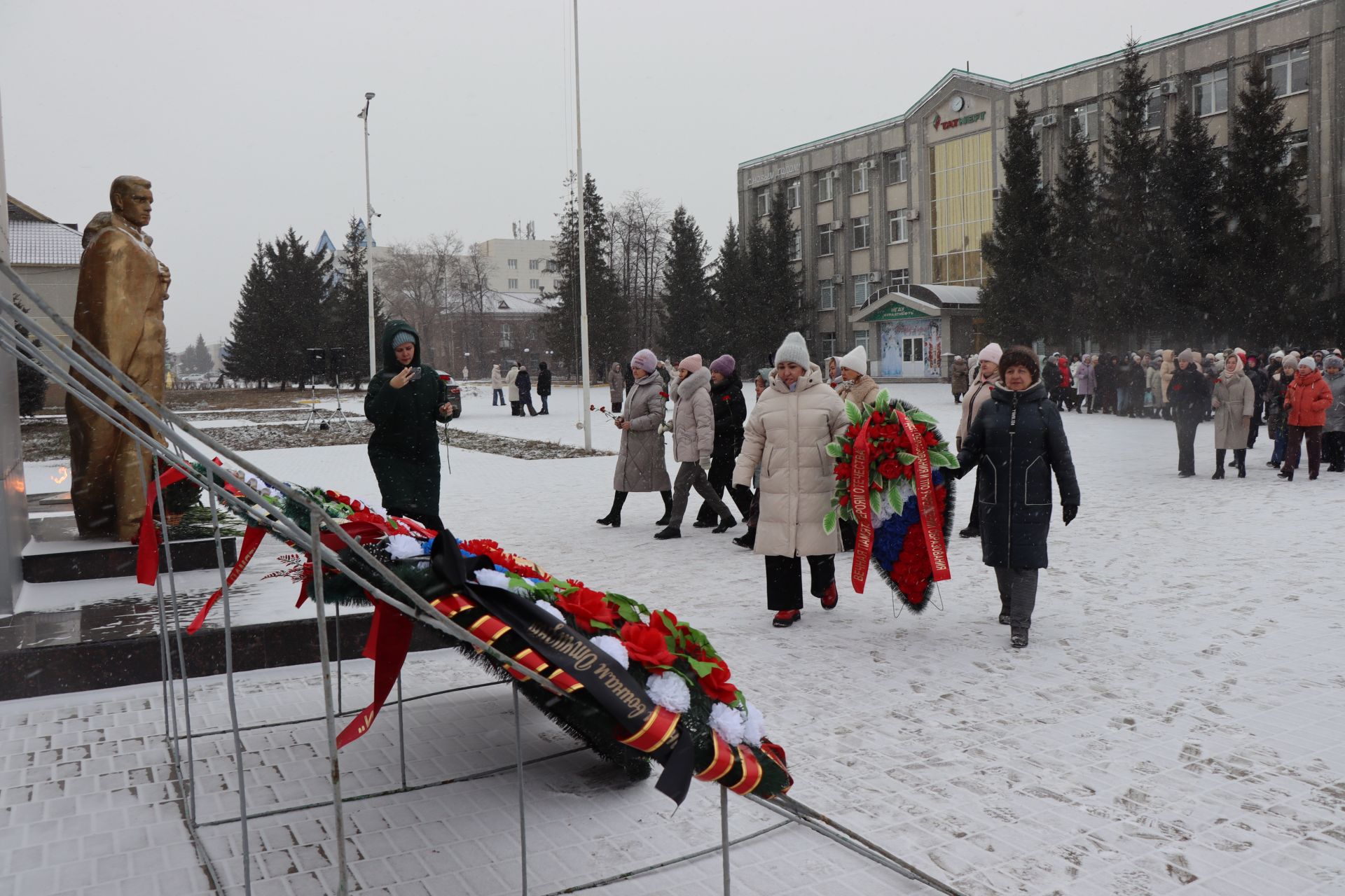 В Нурлате в День героев Отечества прошел торжественный митинг